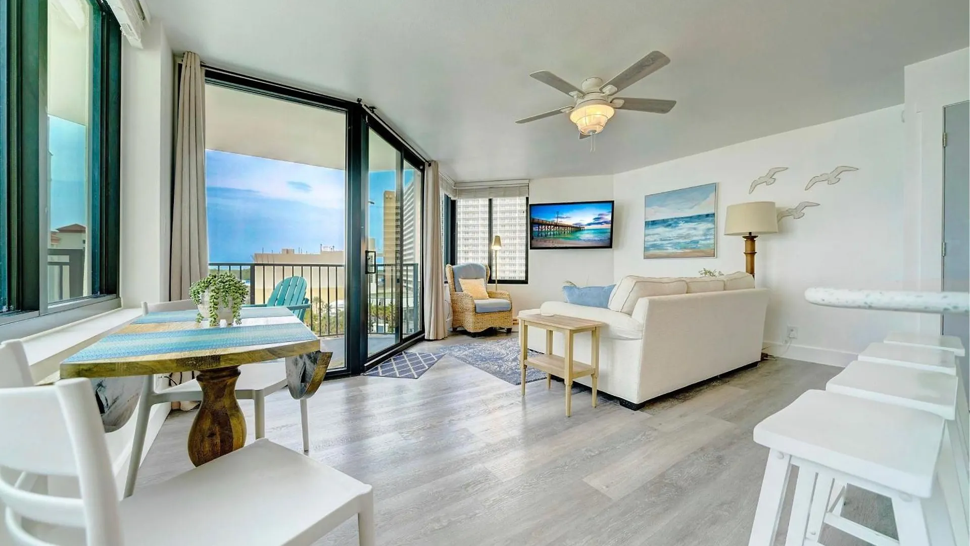 Sunbird Resort! Stunning Remodeled Beachfront Condo! Free Beach Chair Service! By Dolce Vita Pcb! 巴拿马城 公寓
