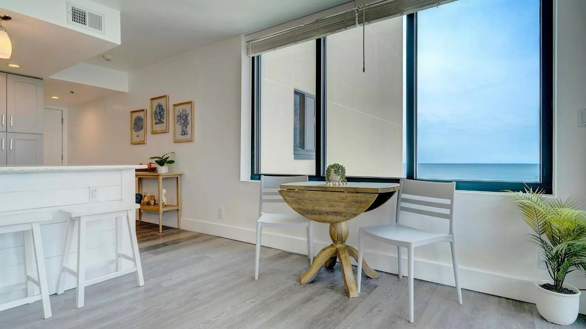 Sunbird Resort! Stunning Remodeled Beachfront Condo! Free Beach Chair Service! By Dolce Vita Pcb! 巴拿马城 0*,