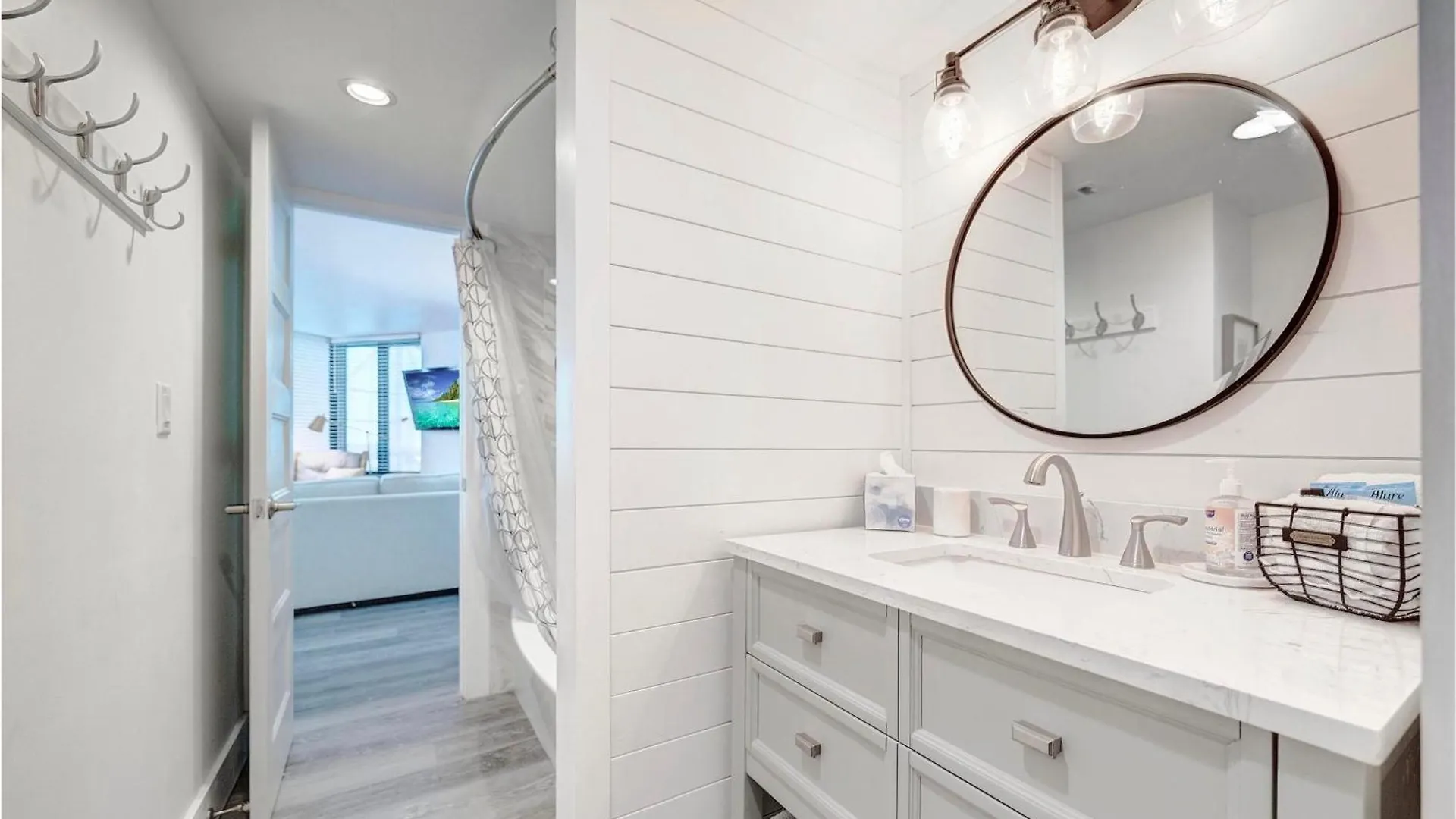 Sunbird Resort! Stunning Remodeled Beachfront Condo! Free Beach Chair Service! By Dolce Vita Pcb! Panama City Beach
