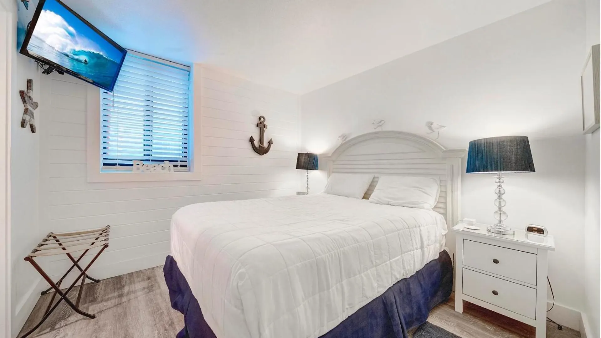 Apartment Sunbird Resort! Stunning Remodeled Beachfront Condo! Free Beach Chair Service! By Dolce Vita Pcb! Panama City Beach