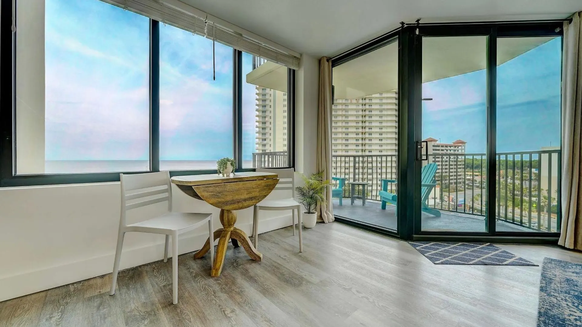 Sunbird Resort! Stunning Remodeled Beachfront Condo! Free Beach Chair Service! By Dolce Vita Pcb! Panama City Beach Apartment