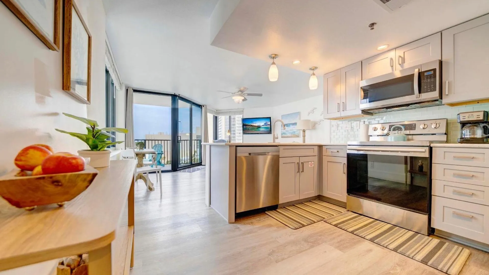 Apartment Sunbird Resort! Stunning Remodeled Beachfront Condo! Free Beach Chair Service! By Dolce Vita Pcb! Panama City Beach