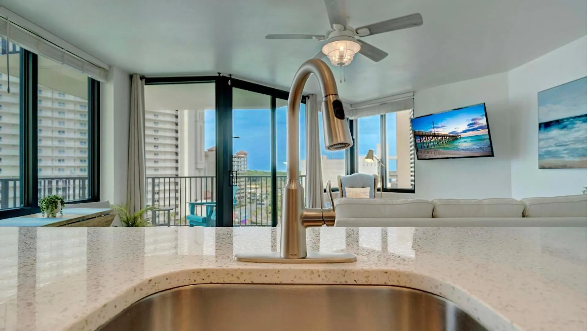 Sunbird Resort! Stunning Remodeled Beachfront Condo! Free Beach Chair Service! By Dolce Vita Pcb! パナマシティービーチ