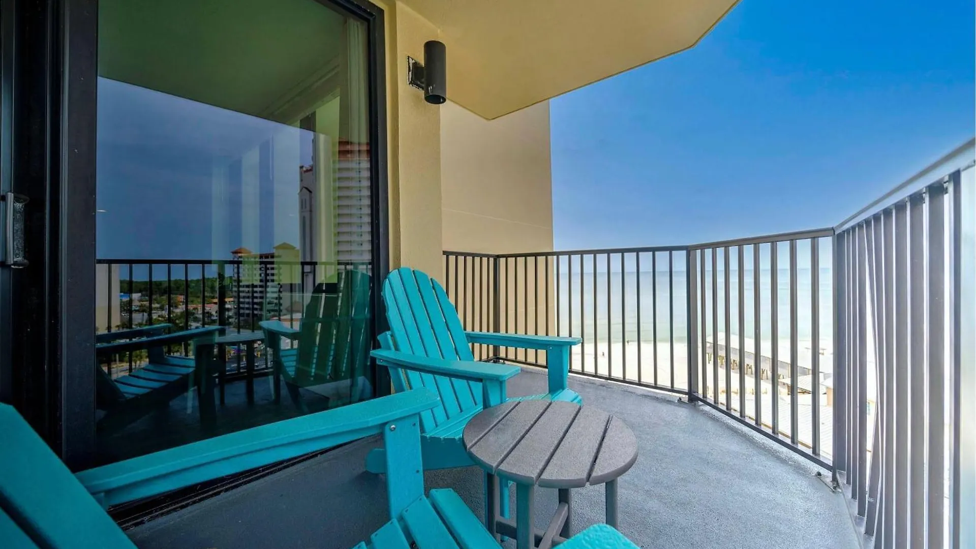 Sunbird Resort! Stunning Remodeled Beachfront Condo! Free Beach Chair Service! By Dolce Vita Pcb! パナマシティービーチ