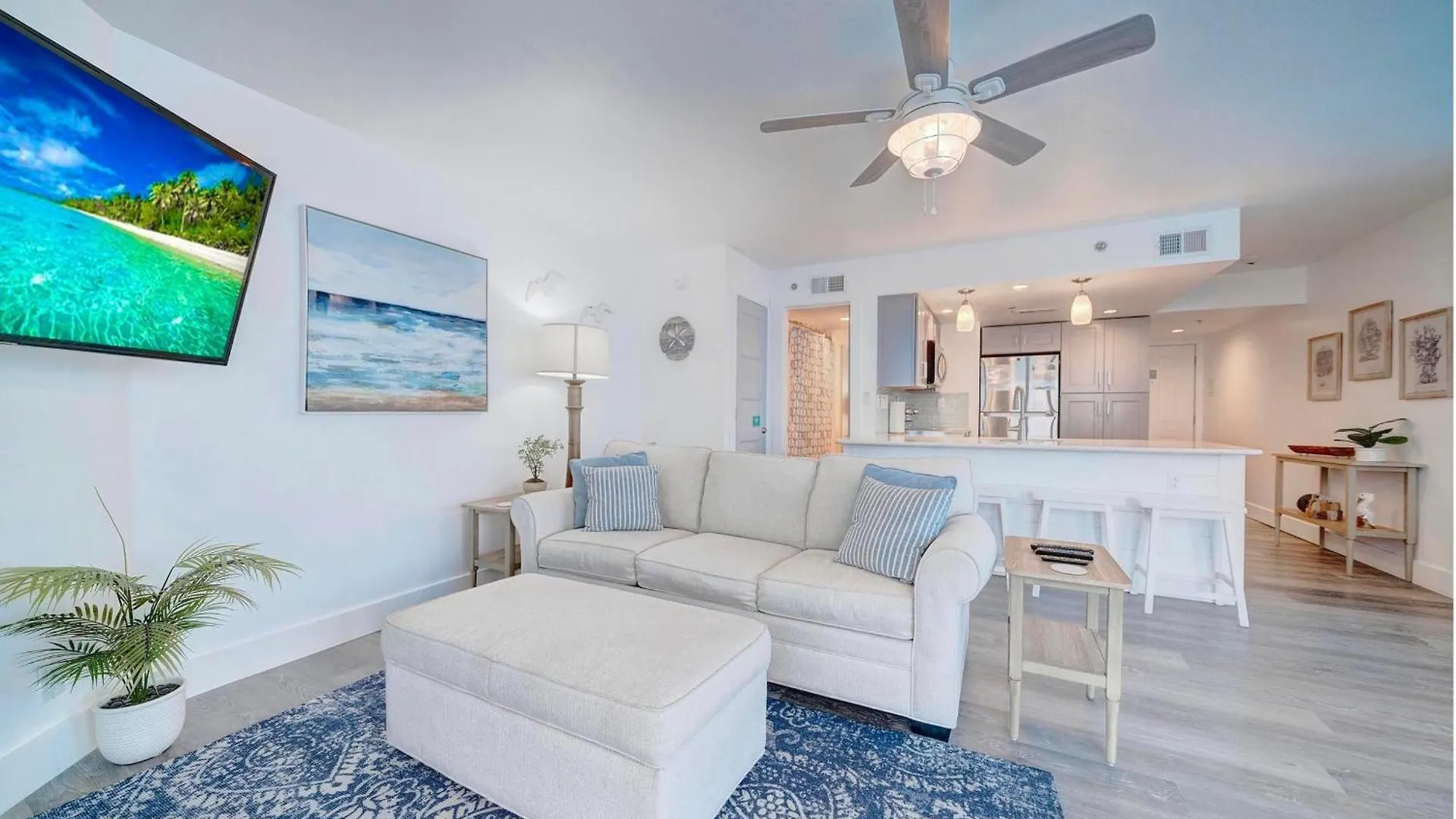 Sunbird Resort! Stunning Remodeled Beachfront Condo! Free Beach Chair Service! By Dolce Vita Pcb! パナマシティービーチ アパート